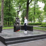 Возложили цветы к памятнику детям, погибшим в ВОВ